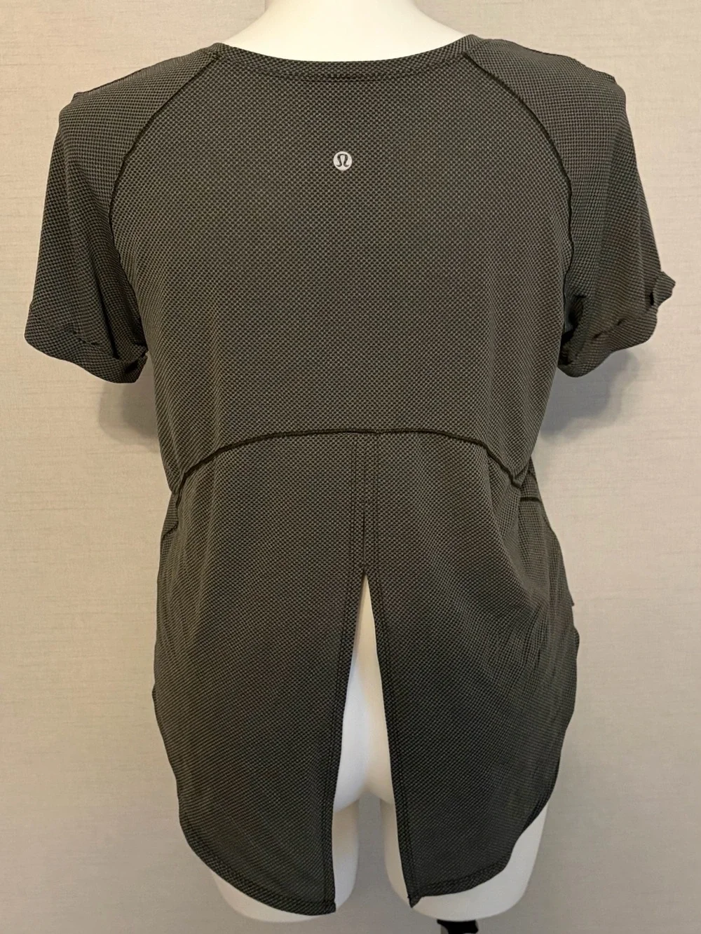 Women’s size 12 lululemon textured tie back short sleeve tee